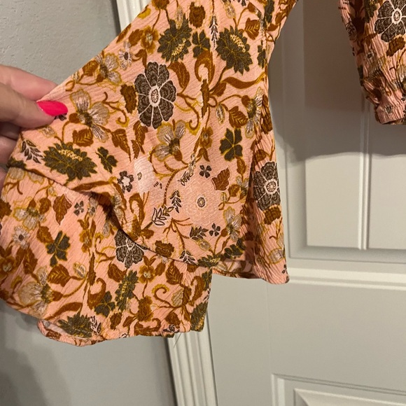 #1196. Gypsies & Moondust Long Bell Sleeve Crop Top with V-Neck. Size XS - Picture 5 of 8